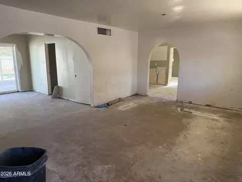 Living - 1002 E Vermont Ave, Phoenix, AZ 85014 photo 1 of 6