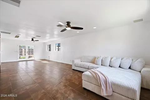 Living - 686 W 22nd Ave, Apache Junction, AZ 85120 photo 5 of 8