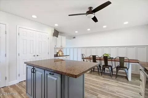 Kitchen - 686 W 22nd Ave, Apache Junction, AZ 85120 photo 6 of 7