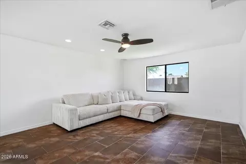 Living - 686 W 22nd Ave, Apache Junction, AZ 85120 photo 4 of 8