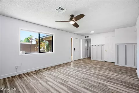 Living - 686 W 22nd Ave, Apache Junction, AZ 85120 photo 2 of 8