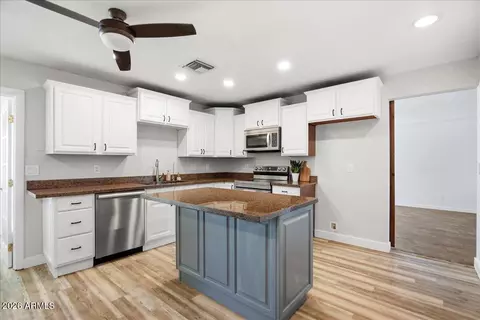 Kitchen - 686 W 22nd Ave, Apache Junction, AZ 85120 photo 3 of 7