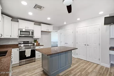 Kitchen - 686 W 22nd Ave, Apache Junction, AZ 85120 photo 2 of 7
