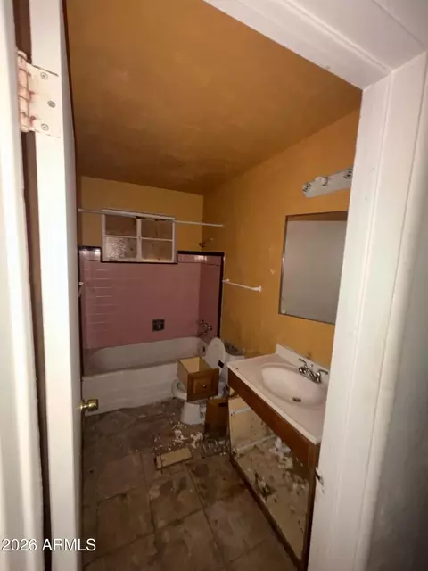 Bath - 4342 N 24th St, Phoenix, AZ 85016 photo 1 of 2