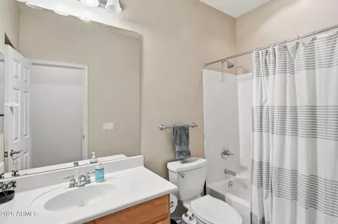 Bath - 2420 E Darrel Rd, Phoenix, AZ 85042 photo 1 of 3