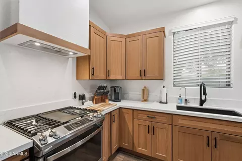 Kitchen - 2420 E Darrel Rd, Phoenix, AZ 85042 photo 6 of 6