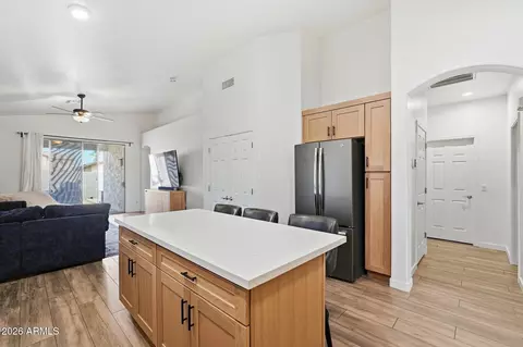 Kitchen - 2420 E Darrel Rd, Phoenix, AZ 85042 photo 4 of 6