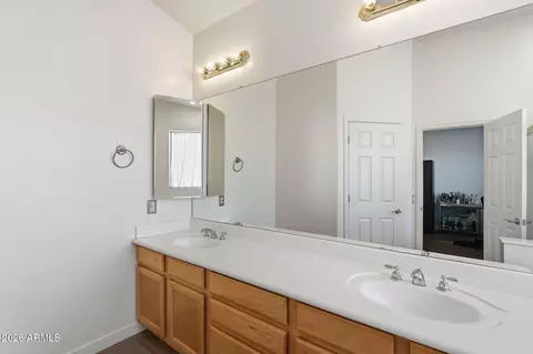 Bath - 2420 E Darrel Rd, Phoenix, AZ 85042 photo 2 of 3