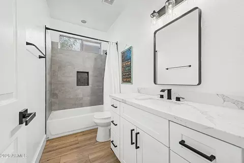 Bath - 2707 W Lamar Rd, Phoenix, AZ 85017 photo 4 of 5