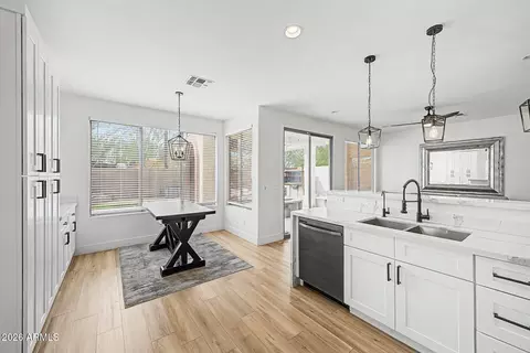 Kitchen - 2707 W Lamar Rd, Phoenix, AZ 85017 photo 2 of 4