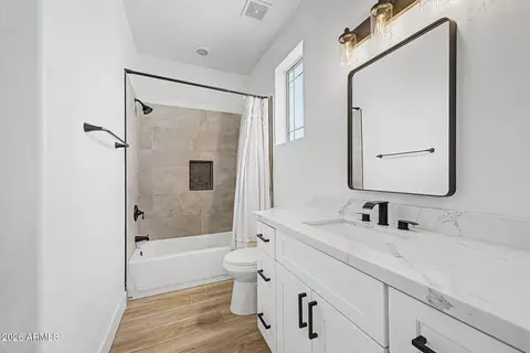 Bath - 2707 W Lamar Rd, Phoenix, AZ 85017 photo 5 of 5