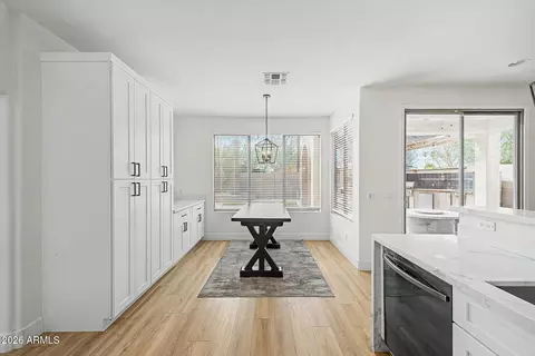 Entry Way - 2707 W Lamar Rd, Phoenix, AZ 85017 photo 3 of 8