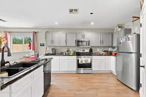 Kitchen - 3201 S 63rd Ln, Phoenix, AZ 85043 photo 2 of 3