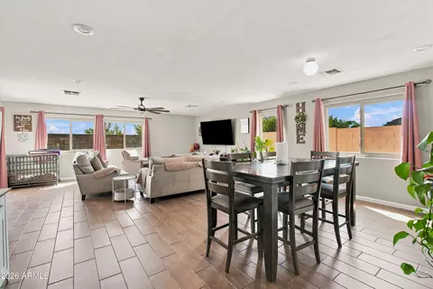 Dining - 3201 S 63rd Ln, Phoenix, AZ 85043 photo 1 of 2