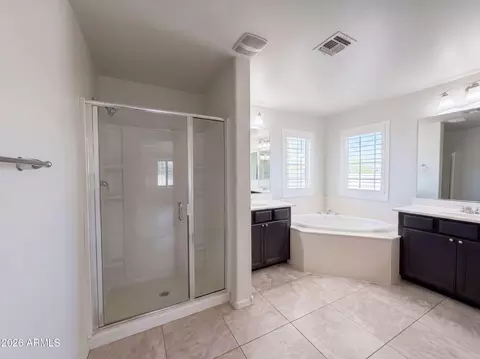Bath - 841 E Gary Ln, Phoenix, AZ 85042 photo 4 of 4