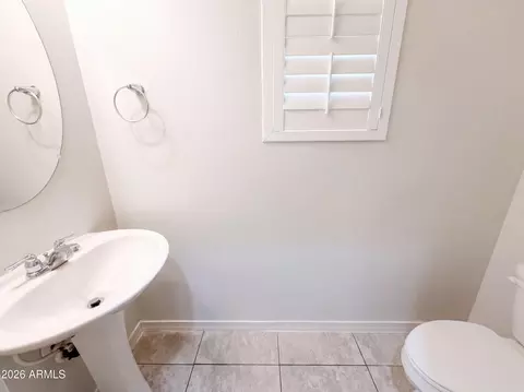 Bath - 841 E Gary Ln, Phoenix, AZ 85042 photo 1 of 4