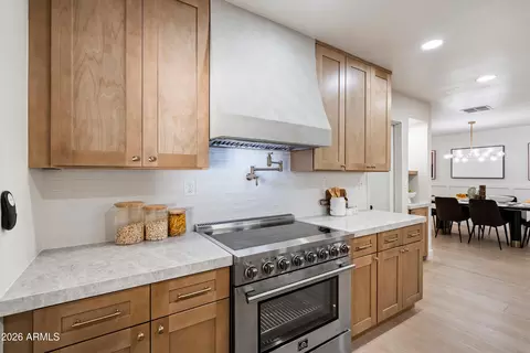 Kitchen - 709 E Royal Palm Rd, Phoenix, AZ 85020 photo 3 of 6
