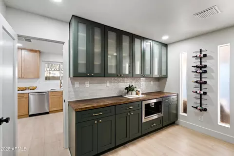 Kitchen - 709 E Royal Palm Rd, Phoenix, AZ 85020 photo 5 of 6