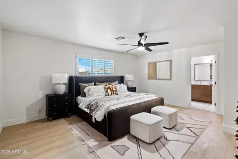Bedroom - 709 E Royal Palm Rd, Phoenix, AZ 85020 photo 1 of 4