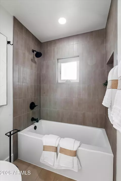 Bath - 709 E Royal Palm Rd, Phoenix, AZ 85020 photo 5 of 5