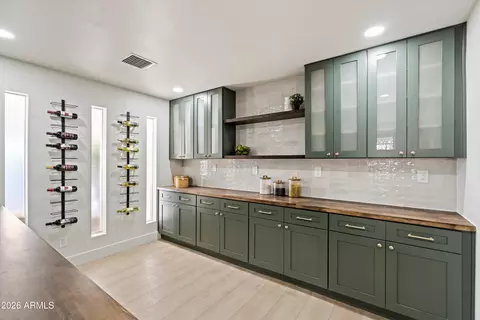 Kitchen - 709 E Royal Palm Rd, Phoenix, AZ 85020 photo 6 of 6