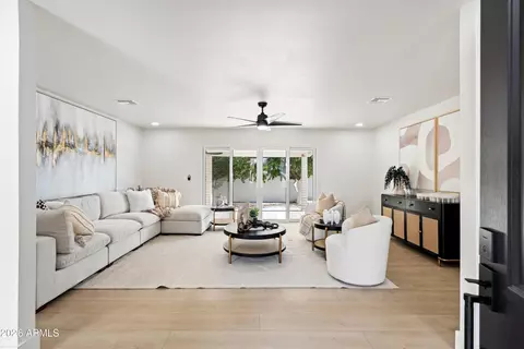 Living - 709 E Royal Palm Rd, Phoenix, AZ 85020 photo 1 of 3