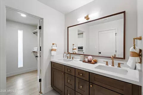Bath - 709 E Royal Palm Rd, Phoenix, AZ 85020 photo 1 of 5