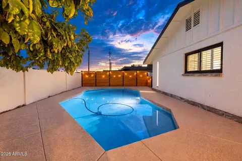 Exterior - 709 E Royal Palm Rd, Phoenix, AZ 85020 photo 10 of 12