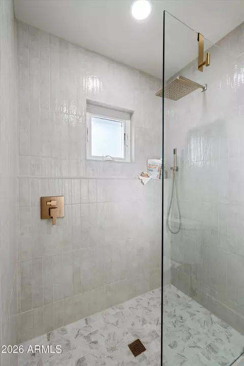 Bath - 709 E Royal Palm Rd, Phoenix, AZ 85020 photo 2 of 5