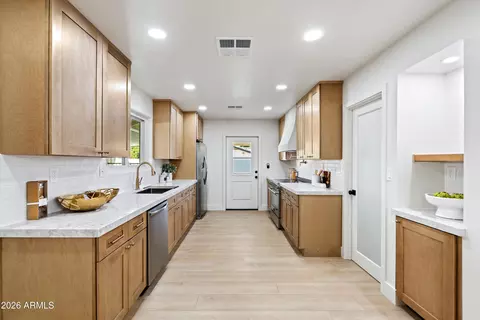 Entry Way - 709 E Royal Palm Rd, Phoenix, AZ 85020 photo 1 of 1