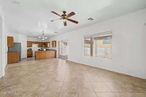 Living - 634 E Dekalb Ln, Phoenix, AZ 85040 photo 2 of 3