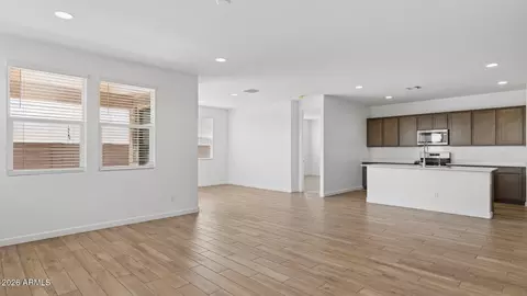 Living - 2611 W Solstice Ave, Apache Junction, AZ 85120 photo 2 of 5