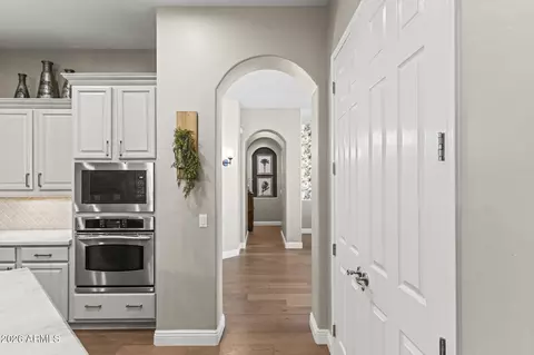 Entry Way - 3948 E Parkside Ln, Phoenix, AZ 85050 photo 2 of 2