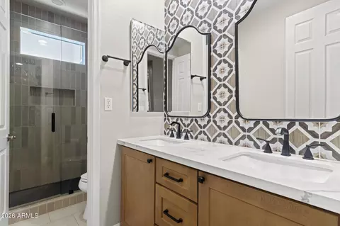 Bath - 3948 E Parkside Ln, Phoenix, AZ 85050 photo 5 of 7