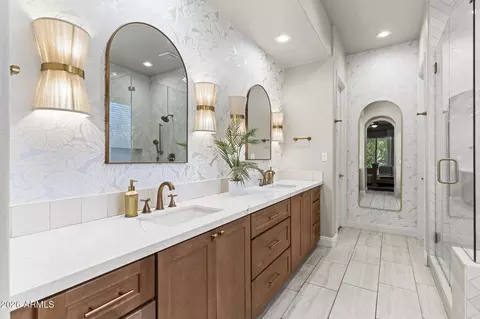 Bath - 3948 E Parkside Ln, Phoenix, AZ 85050 photo 1 of 7