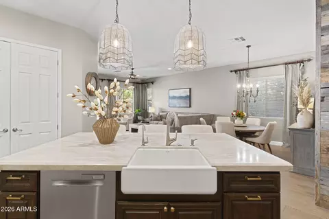 Kitchen - 3948 E Parkside Ln, Phoenix, AZ 85050 photo 4 of 5