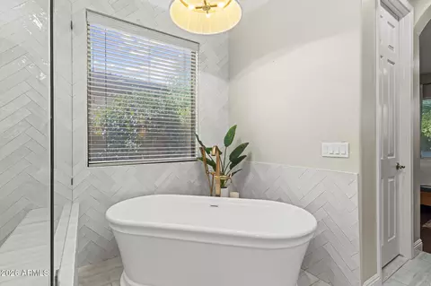 Bath - 3948 E Parkside Ln, Phoenix, AZ 85050 photo 2 of 7