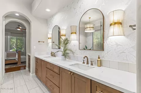 Bath - 3948 E Parkside Ln, Phoenix, AZ 85050 photo 3 of 7