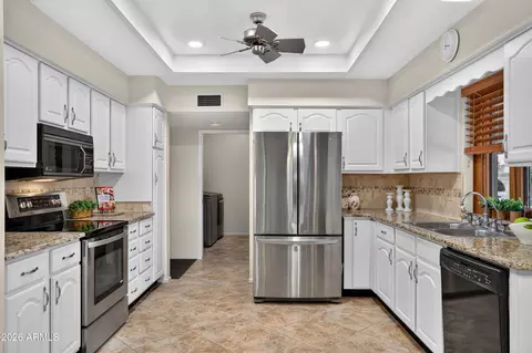 Kitchen - 8040 E Meseto Ave, Mesa, AZ 85209 photo 2 of 5