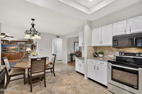 Kitchen - 8040 E Meseto Ave, Mesa, AZ 85209 photo 4 of 5