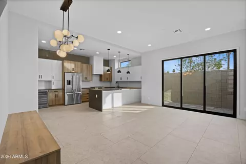 Living - 377 E Windsor Ave #21, Phoenix, AZ 85004 photo 1 of 2