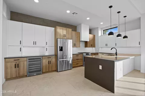 Kitchen - 377 E Windsor Ave #21, Phoenix, AZ 85004 photo 2 of 3