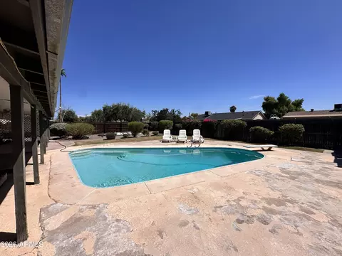 Exterior - 3421 E Paradise Dr, Phoenix, AZ 85028 photo 3 of 7