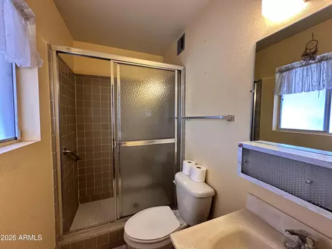 Bath - 3421 E Paradise Dr, Phoenix, AZ 85028 photo 1 of 2