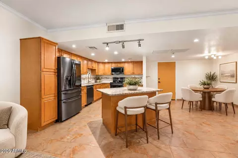 7930 E Camelback Rd #308, Scottsdale, AZ 85251