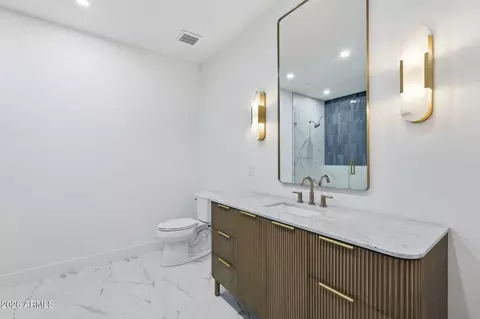Bath - 2974 E Camellia Dr, Gilbert, AZ 85296 photo 8 of 10