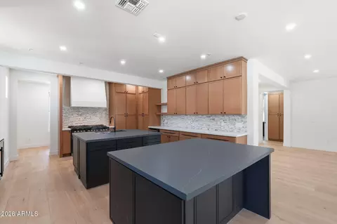 Kitchen - 2974 E Camellia Dr, Gilbert, AZ 85296 photo 4 of 7