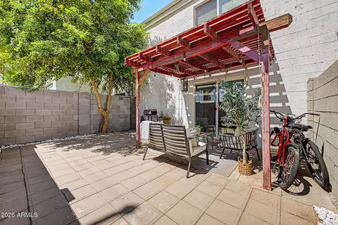 Exterior - 385 W Pierson St #E6, Phoenix, AZ 85013 photo 2 of 5