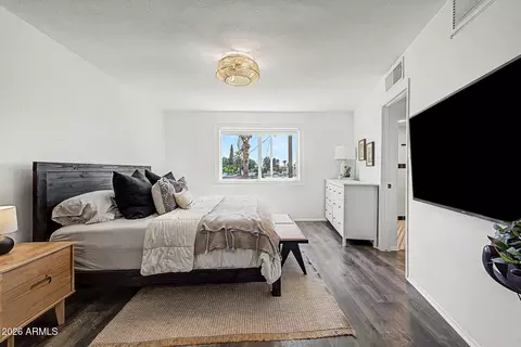 Bedroom - 385 W Pierson St #E6, Phoenix, AZ 85013 photo 2 of 2
