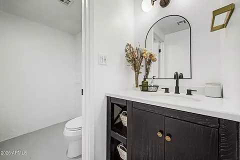 Bath - 385 W Pierson St #E6, Phoenix, AZ 85013 photo 1 of 3